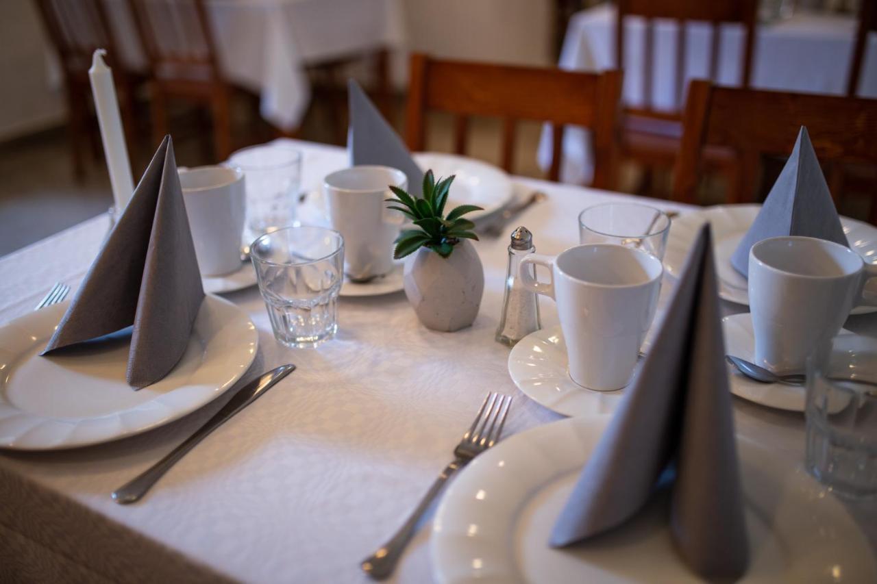 Huszarvar Hotel Kastelyszallo セレンチュ エクステリア 写真