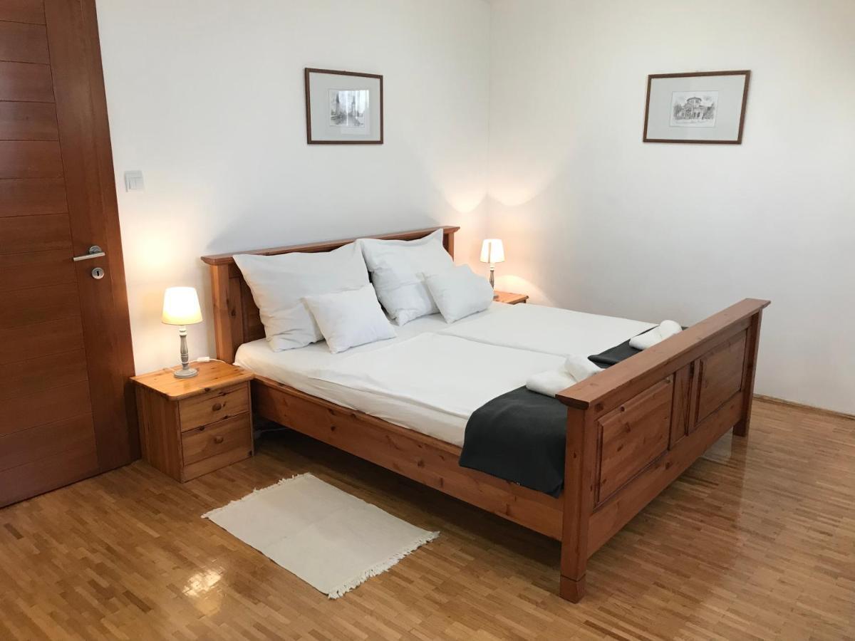 Huszarvar Hotel Kastelyszallo セレンチュ エクステリア 写真